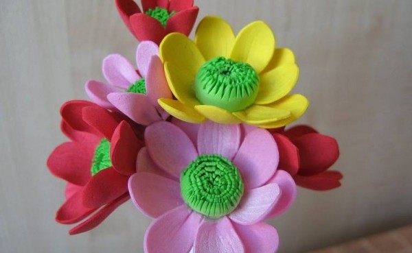 Как делать цветы из фоамирана: что надо знать для успешного результата
