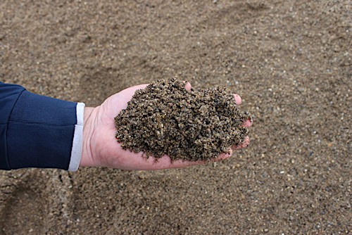 Преимущества и сферы применения обогащенного песка