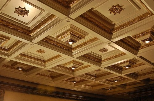 Кессонный потолок: какой материал выбрать для интерьера